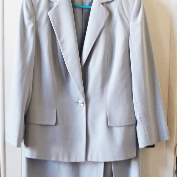 John Meyer of Norwich Gray Pin-Stripe Suit - Picture 2 of 5